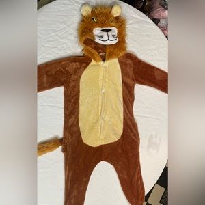 Plush One Piece Hooded Lion Costume, size 110 (5 US)
